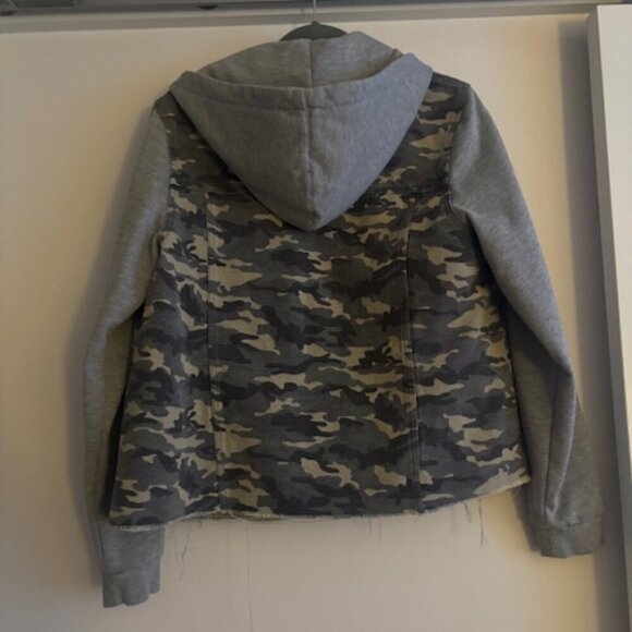 Gilded Intent by Buckle Distressed Camo Hoodie Jacket size medium - Picture 4 of 7